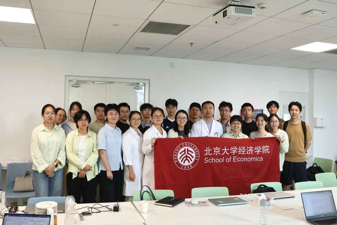 经济学系实践10.jpg 经济学系实践10.jpg